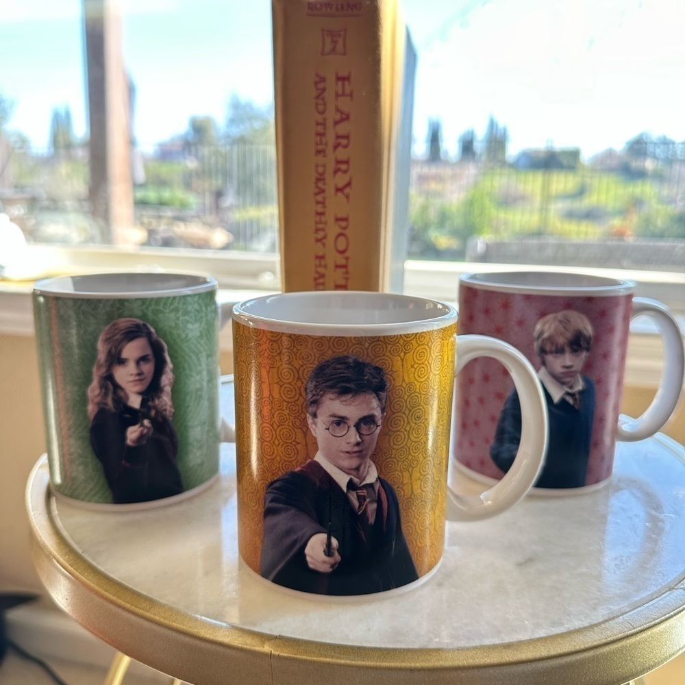 Harry Potter 7th Year Book First Edition 2007 and Character Mug Set (3)